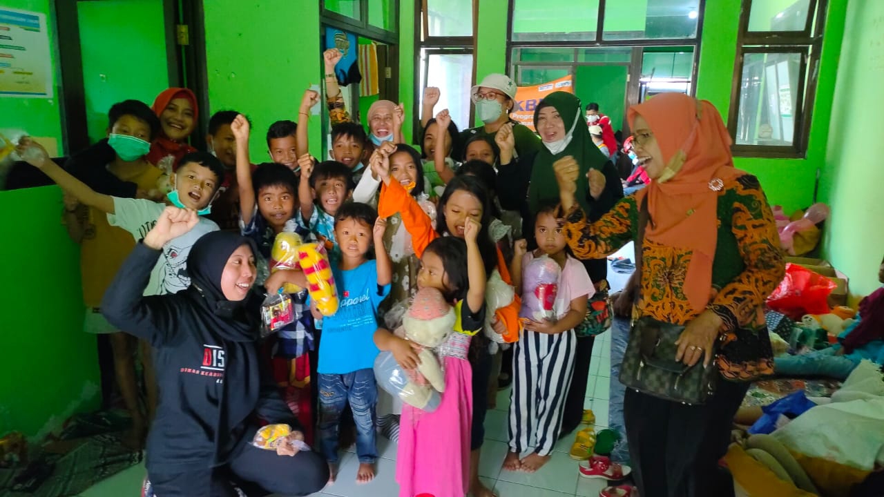 Peran Serta Perpustakaan Kabupaten Lumajang Kepada Anak - Anak Korban Terdampak APG Gunung Semeru.